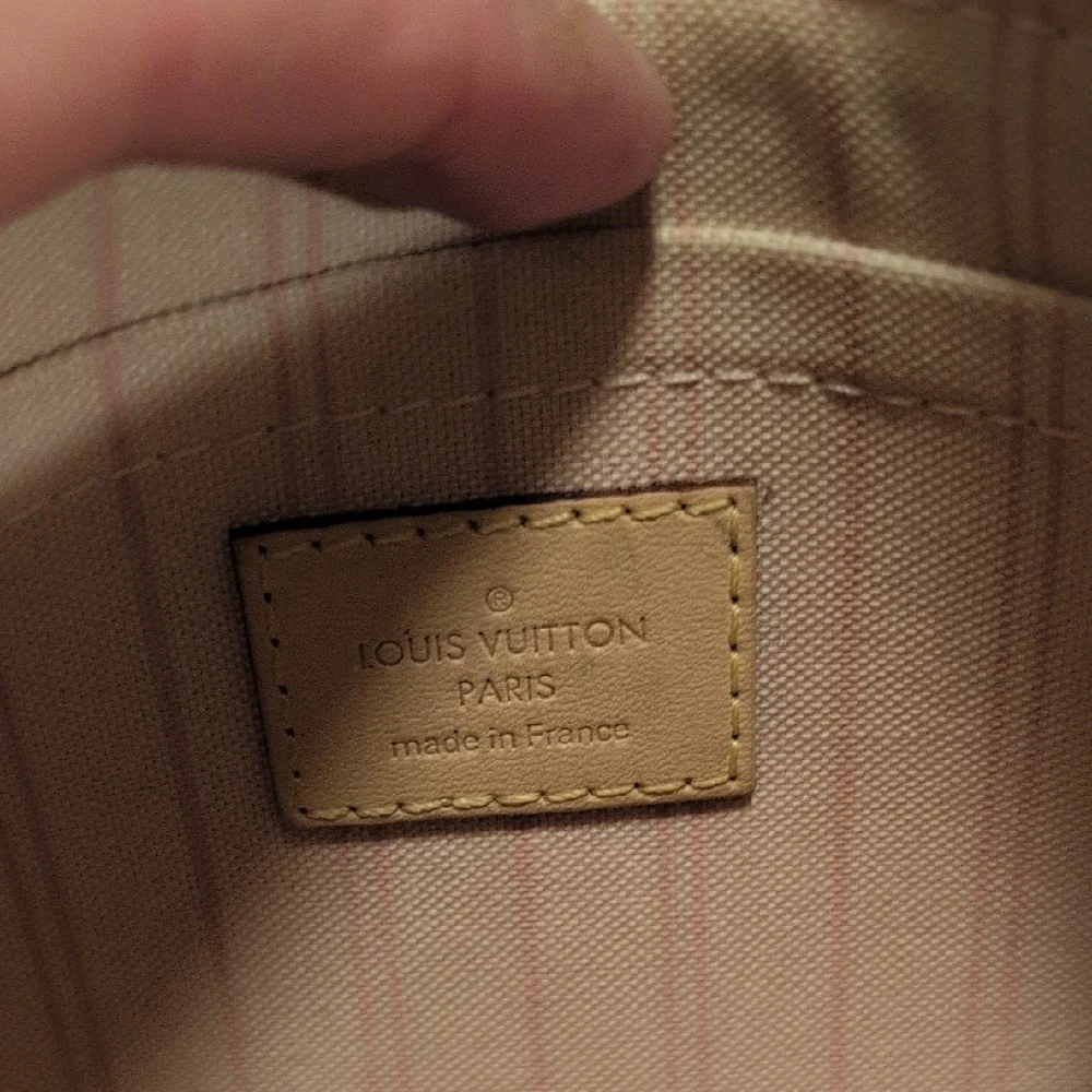 Designer-style Cream Checkered Wristlet Clutch - Picture 3 of 6